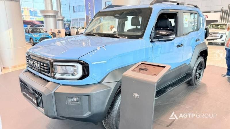 2027 Toyota FJ Cruiser GXR thumbnail 3