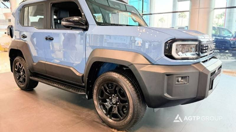 2027 Toyota FJ Cruiser GXR thumbnail 4