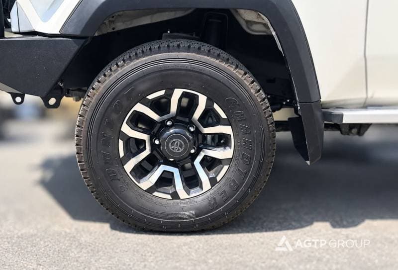 2026 Toyota Land Cruiser 70 LC76 LX thumbnail 5