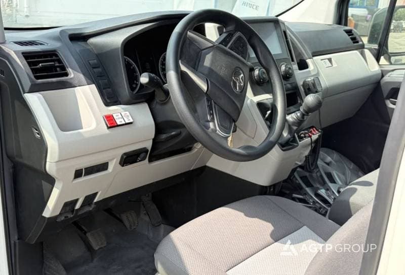 2026 Toyota Hiace DX thumbnail 8