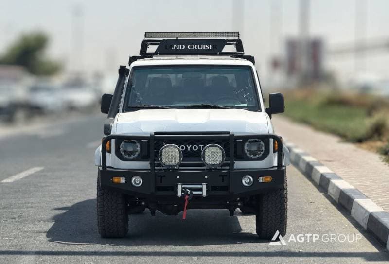 2025 Toyota Land Cruiser 70 LC76 LX thumbnail 2