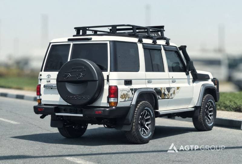 2025 Toyota Land Cruiser 70 LC76 LX thumbnail 4