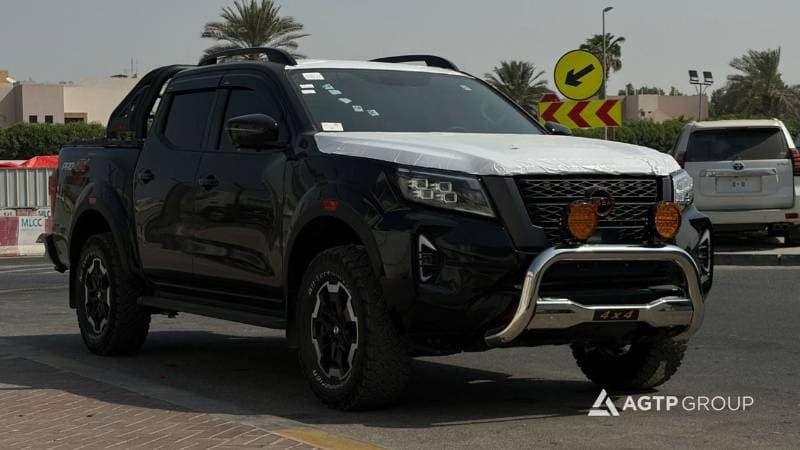 2025 Nissan Navara thumbnail 3