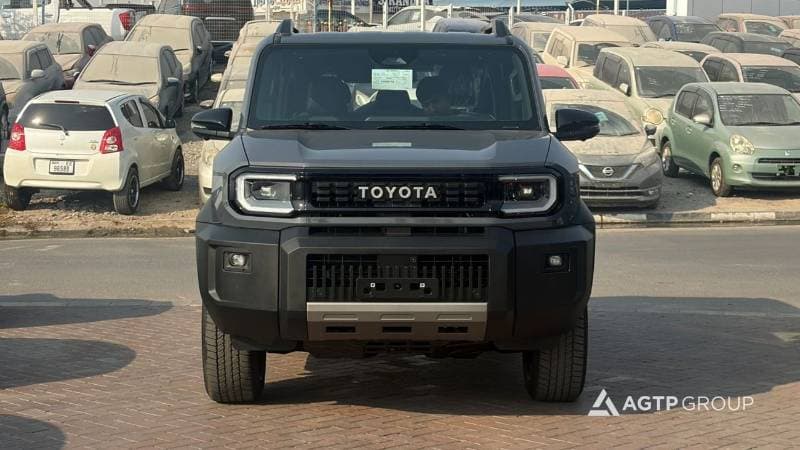 2027 Toyota FJ Cruiser GXR thumbnail 2