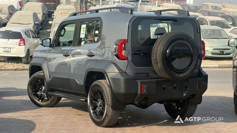2027 Toyota FJ Cruiser GXR thumbnail 4