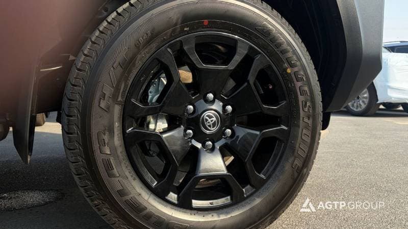 2027 Toyota FJ Cruiser GXR thumbnail 8