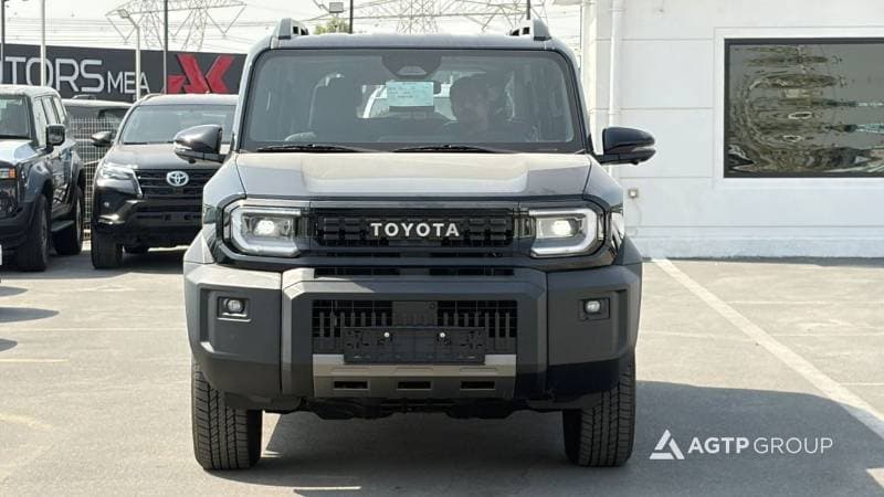 2027 Toyota FJ Cruiser GXR thumbnail 2