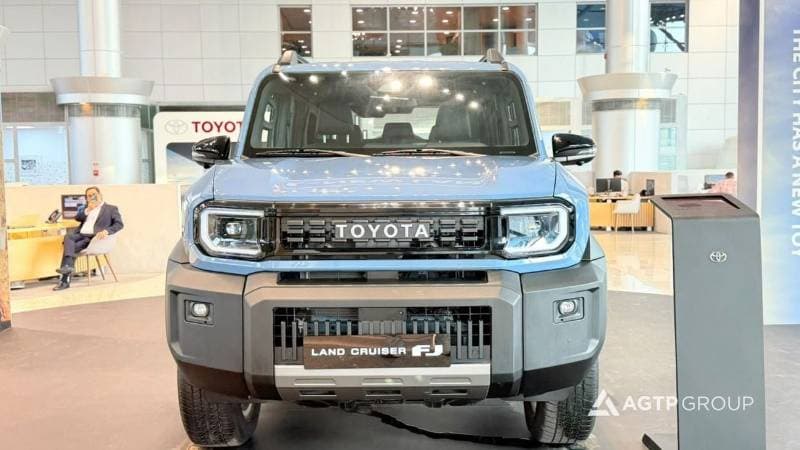 2027 Toyota FJ Cruiser GXR thumbnail 2