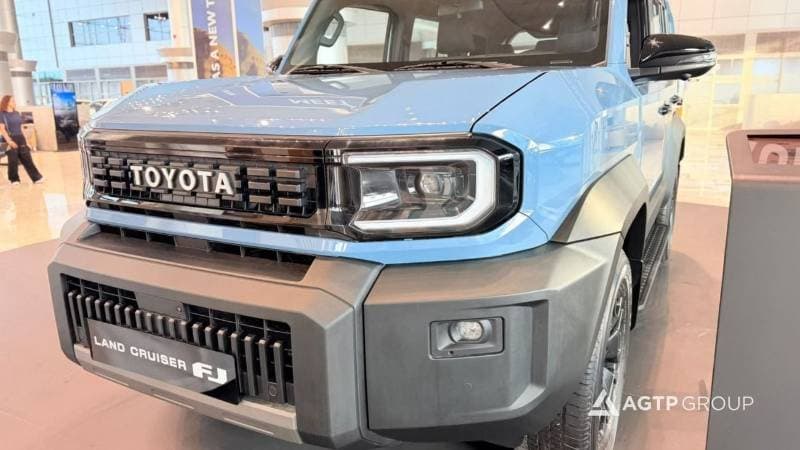 2027 Toyota FJ Cruiser GXR thumbnail 3