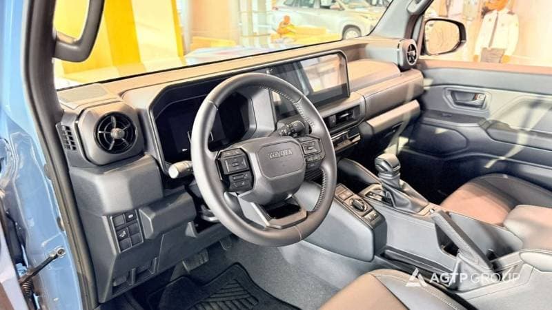 2027 Toyota FJ Cruiser GXR thumbnail 8