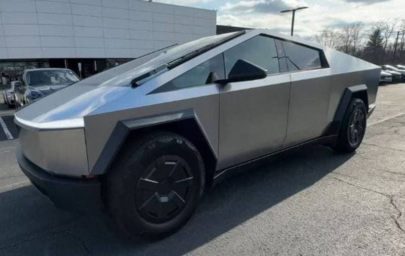 2025 Tesla Cybertruck PREMIUM thumbnail 4
