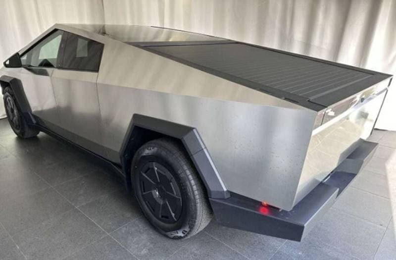 2025 Tesla Cybertruck PREMIUM thumbnail 2