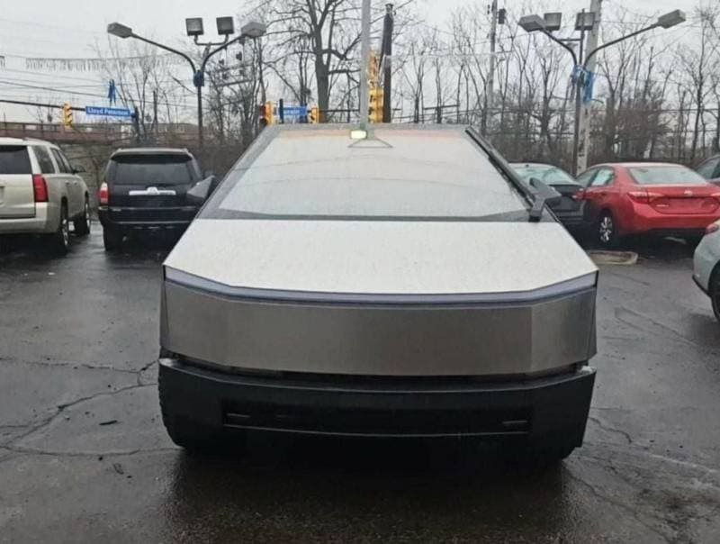 2025 Tesla Cybertruck PREMIUM thumbnail 8