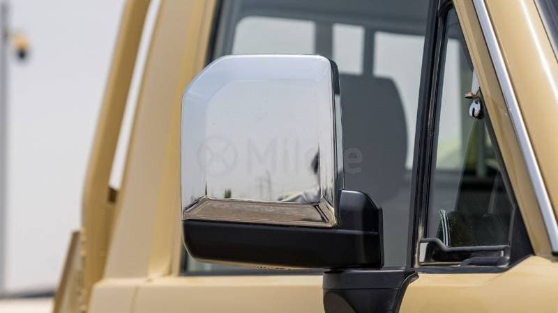 2025 Toyota Land Cruiser Pickup 70 thumbnail 4
