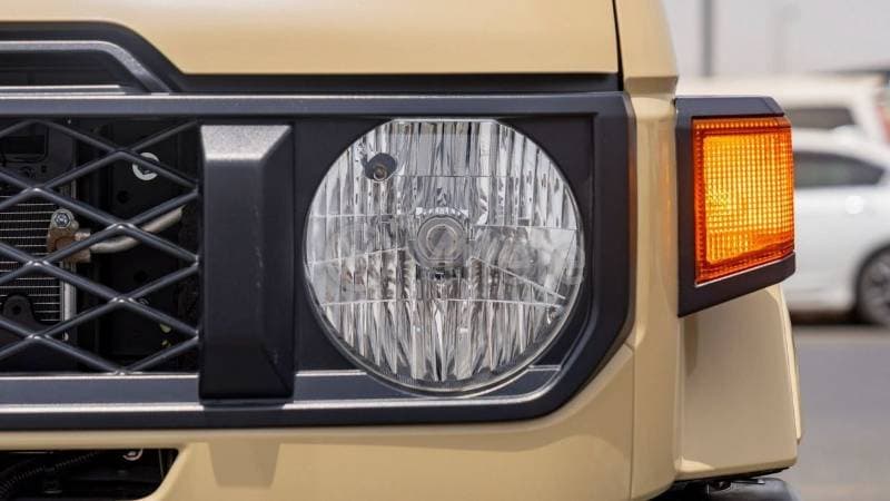2025 Toyota Land Cruiser Pickup 70 thumbnail 3