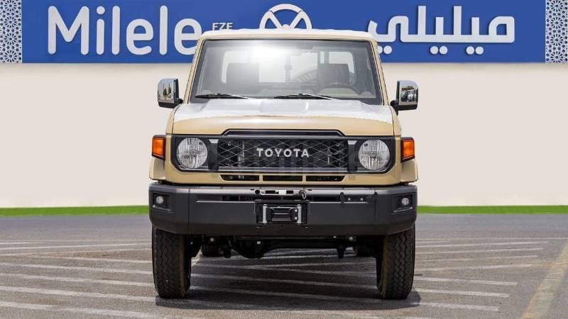 2025 Toyota Land Cruiser Pickup 70 thumbnail 2