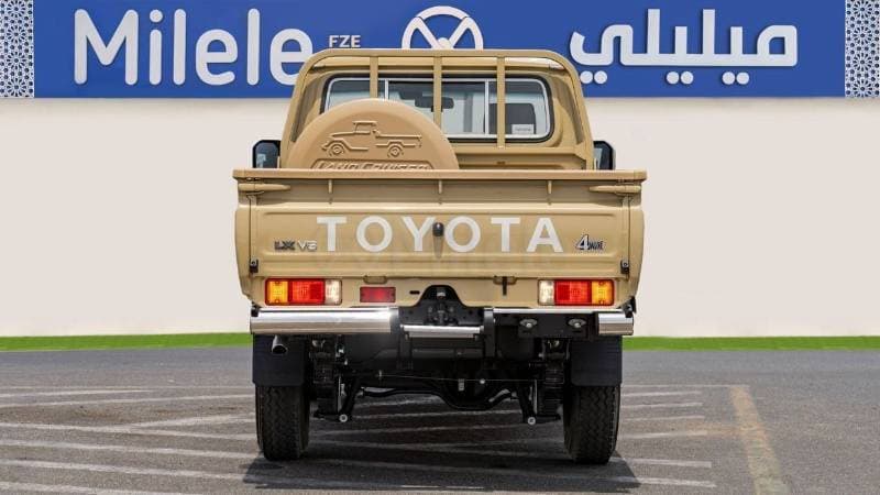 2025 Toyota Land Cruiser Pickup 70 thumbnail 8