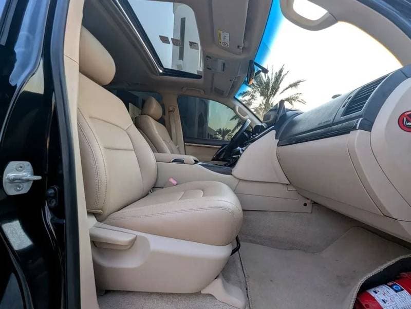 2013 Toyota Land Cruiser GXR thumbnail 6