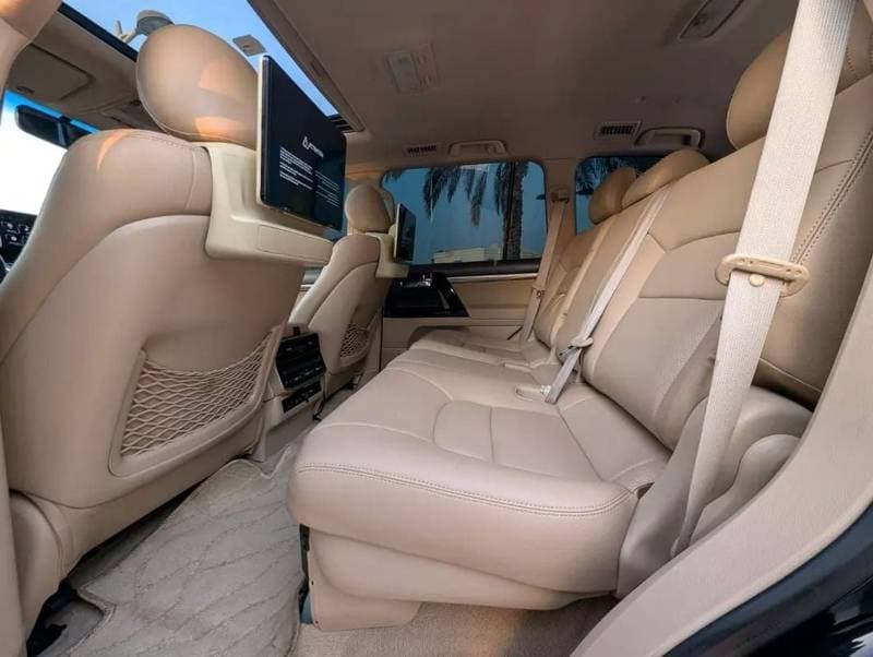 2013 Toyota Land Cruiser GXR thumbnail 8