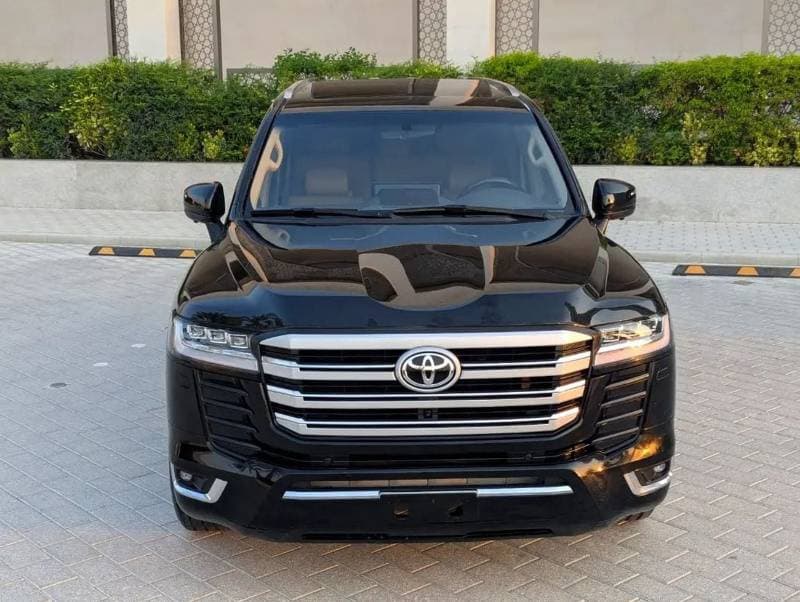 2013 Toyota Land Cruiser GXR thumbnail 3