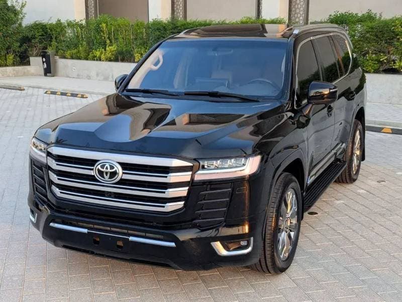 2013 Toyota Land Cruiser GXR thumbnail 2