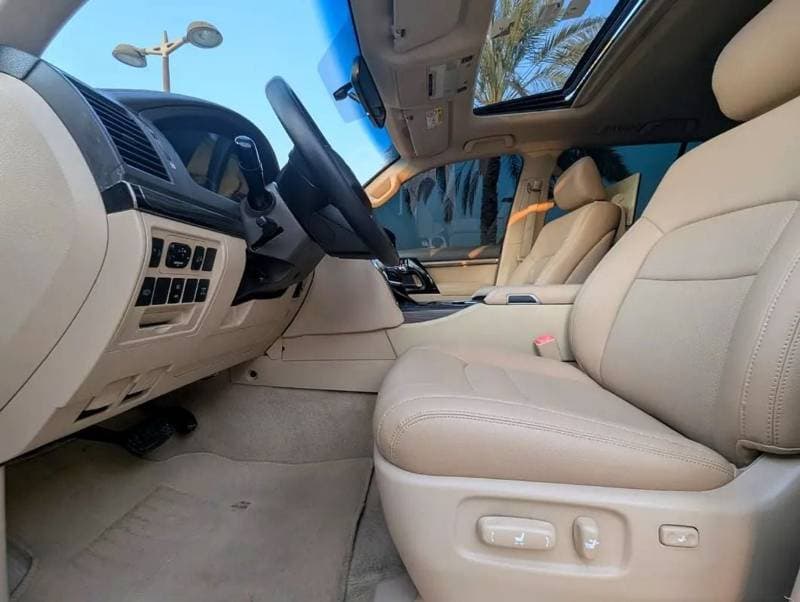 2013 Toyota Land Cruiser GXR thumbnail 5