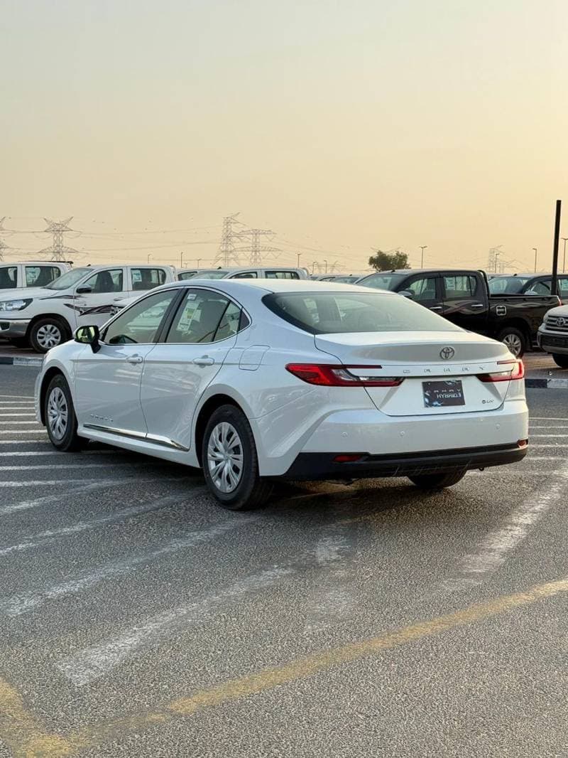 2026 Toyota Camry GLE HEV thumbnail 4