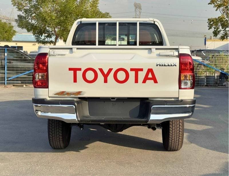 2025 Toyota Hilux DOUBLE CABIN thumbnail 4