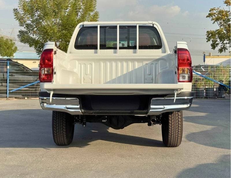 2025 Toyota Hilux DOUBLE CABIN thumbnail 5