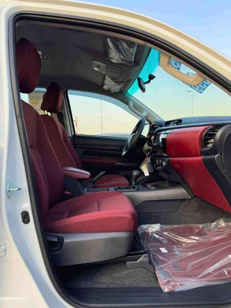 2025 Toyota Hilux DOUBLE CABIN thumbnail 8
