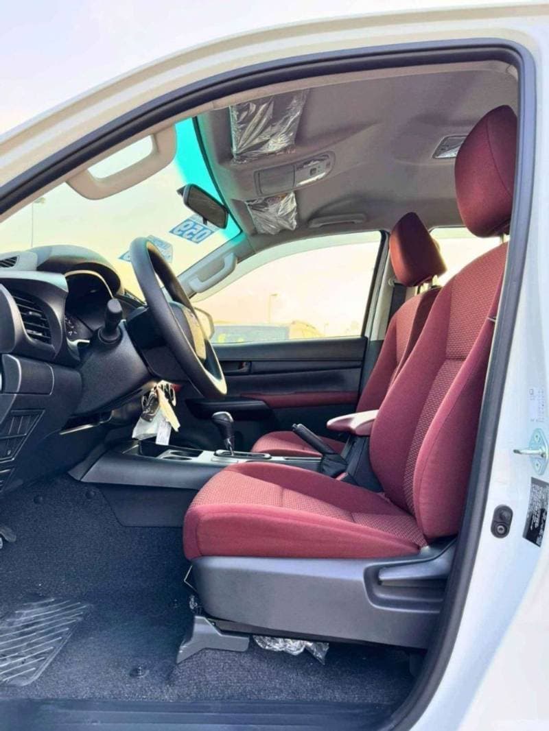 2025 Toyota Hilux DOUBLE CABIN thumbnail 7