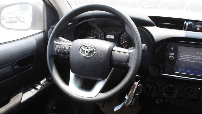 2024 Toyota Hilux GL thumbnail 8