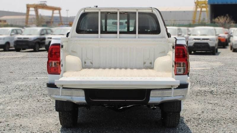 2024 Toyota Hilux GL thumbnail 5