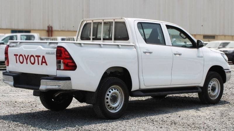 2024 Toyota Hilux GL thumbnail 4