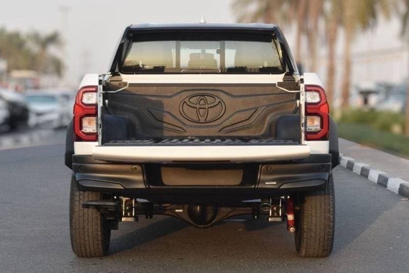 2024 Toyota Hilux GR SPORT thumbnail 4