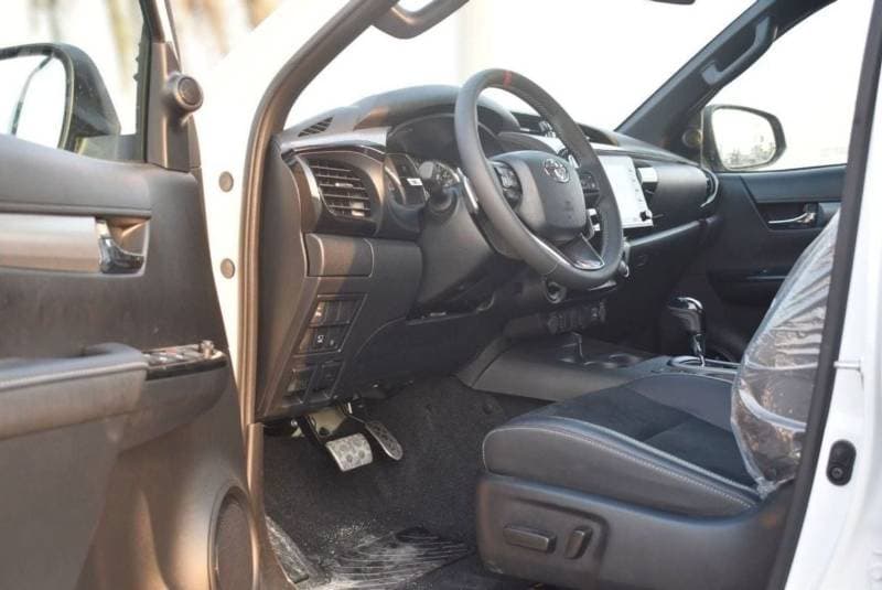 2024 Toyota Hilux GR SPORT thumbnail 7