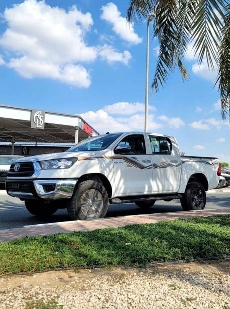 2025 Toyota Hilux SGLX thumbnail 2