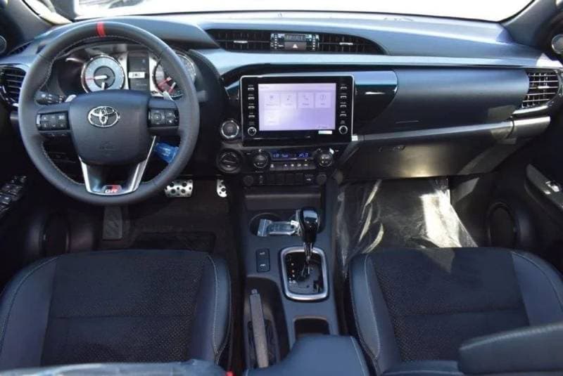 2025 Toyota Hilux GR SPORT thumbnail 4