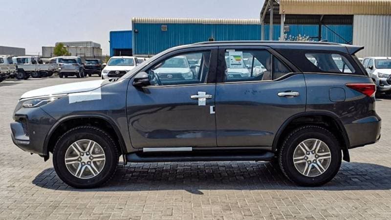 2025 Toyota Fortuner EXR thumbnail 4