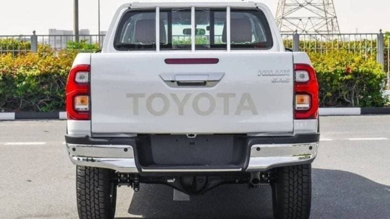 2025 Toyota Hilux SGLX thumbnail 4