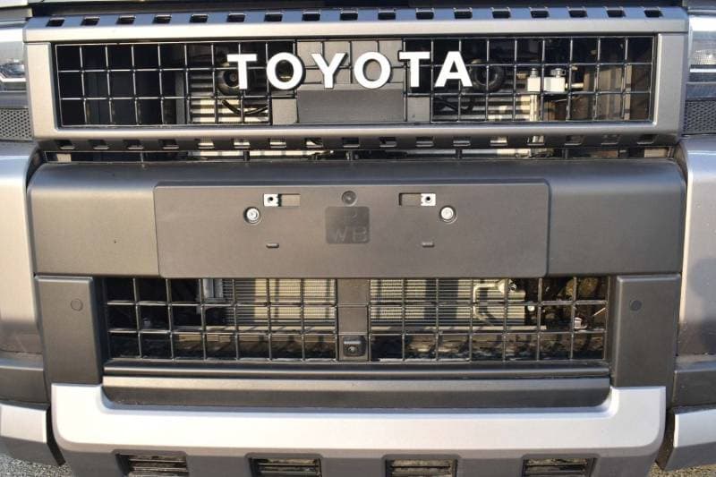 2025 Toyota Prado VXR thumbnail 2