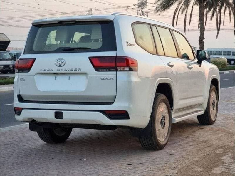 2024 Toyota Land Cruiser GXR thumbnail 4