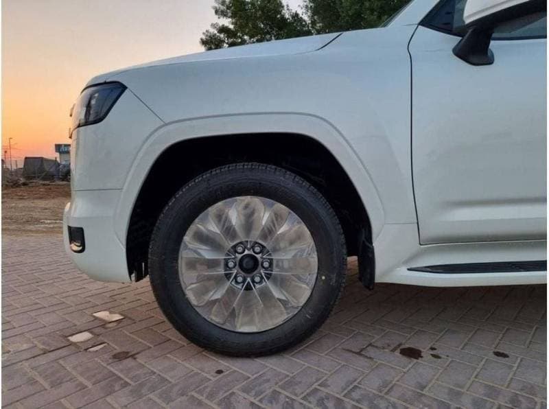 2024 Toyota Land Cruiser GXR thumbnail 6