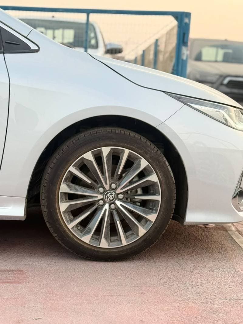 2025 Toyota Corolla GLI thumbnail 4