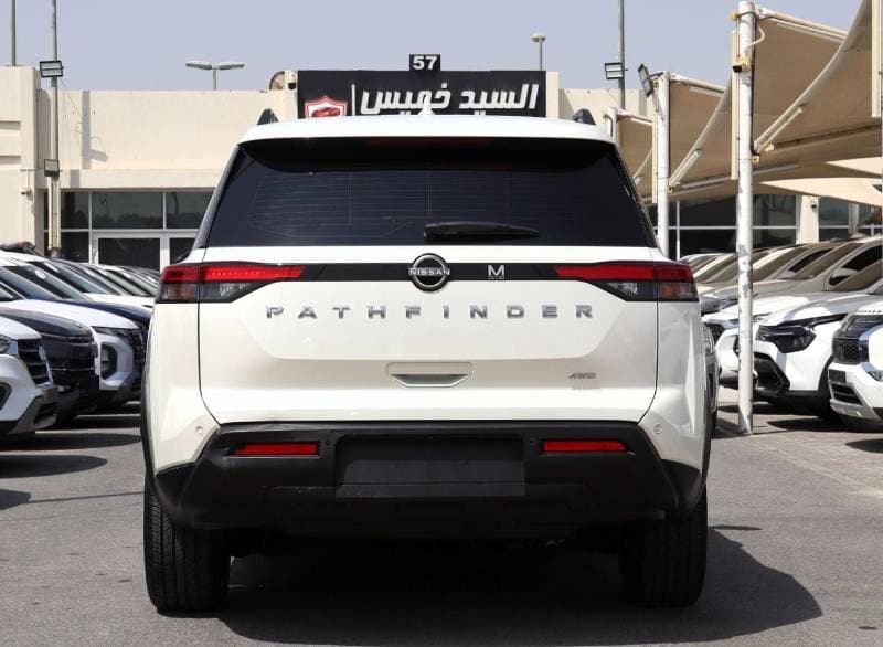 2023 Nissan Pathfinder SV thumbnail 4