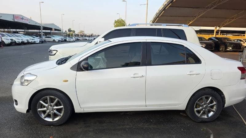 2009 Toyota Yaris BASE thumbnail 3