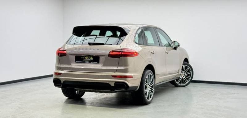 2016 Porsche Cayenne STANDARD thumbnail 4