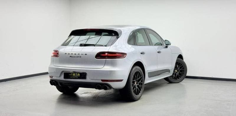 2017 Porsche Macan GTS thumbnail 4