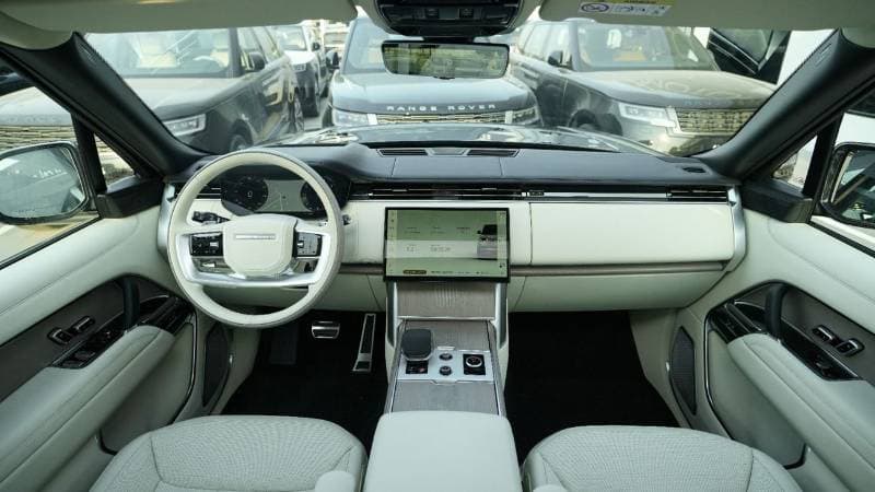2027 Land Rover Range Rover thumbnail 8