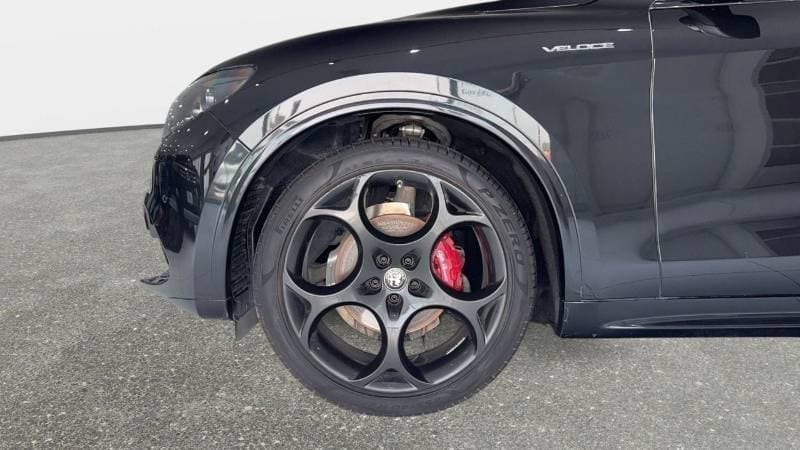 2024 Alfa Romeo Stelvio VELOCE thumbnail 5